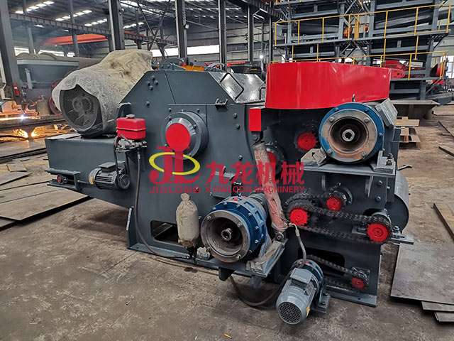 園林木材垃圾削片處理現(xiàn)場