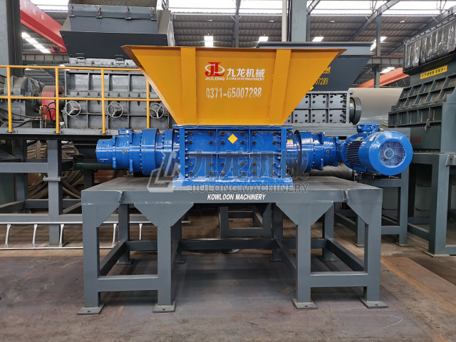 棕櫚粉碎機(jī)現(xiàn)場(chǎng)